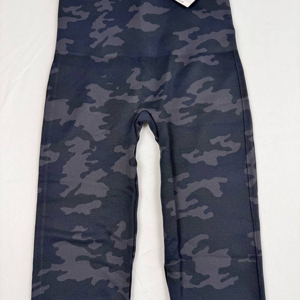 SPANX Women’s Look At Me Now Seamless Leggings Size Small 2-4 BlackCamo‎ Shaping - Picture 5 of 10